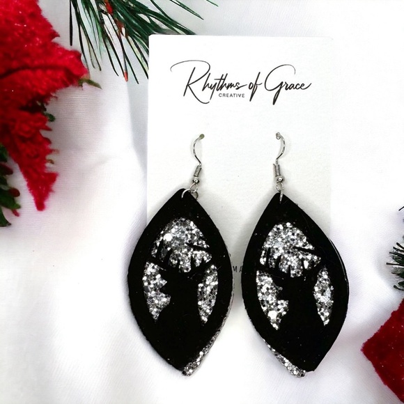 Festive Handmade Christmas Reindeer Dangle Earrings, NWT Rudolph Holiday Jewelry - Picture 1 of 5